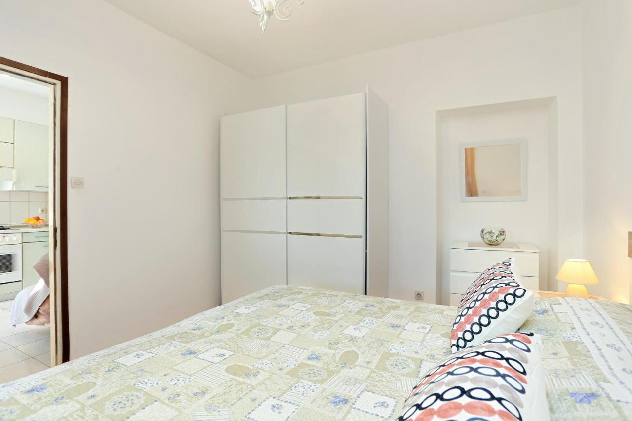 Apartments By The Sea Seget Donji, Trogir - 2029 Pokój zdjęcie